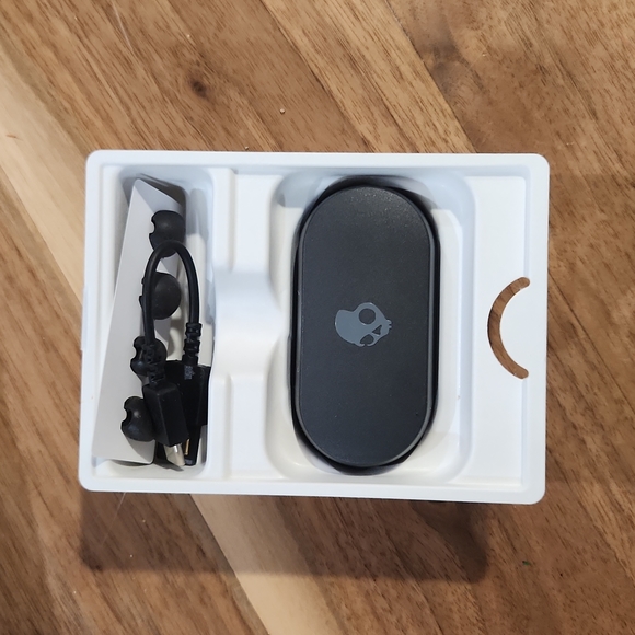 Scullcandy earbuds - Picture 2 of 4